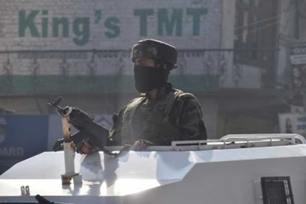 जम्मू कश्मीर : घाटी में सुरक्षाबलों ने 72 घंटों में 10 आतंकी किए ढेर